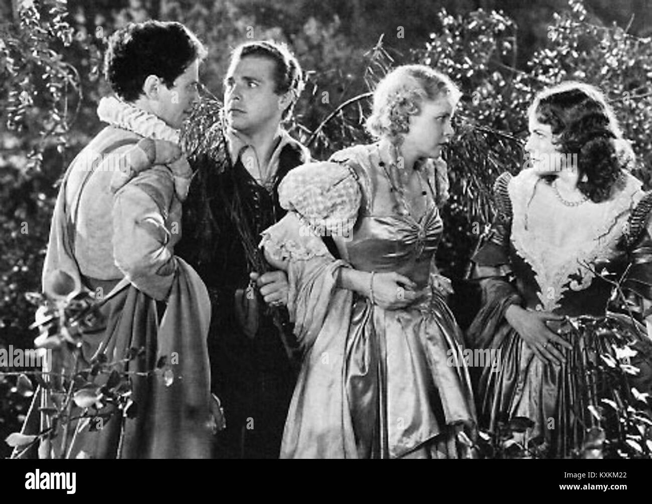 Une production de 1935 de A Midsummer Night's Dream de Shakespeare, mettant en évidence la performance théâtrale, la conception de la scène et l'interprétation dramatique des thèmes de la pièce. Banque D'Images