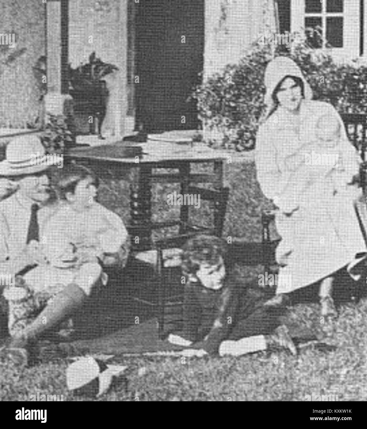 Photographie de la famille Baden-Powell en 1917, mettant en évidence Robert Baden-Powell et les membres de la famille impliqués dans le mouvement scout précoce. Banque D'Images