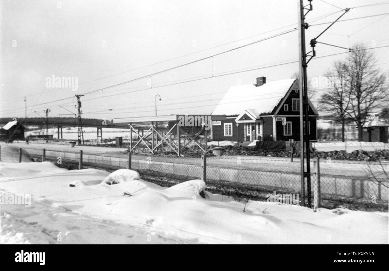 Photographie de 1963 montrant la construction du quatrième bâtiment de la gare de Barkarby en Suède. L'image illustre l'expansion et la modernisation de l'infrastructure du réseau ferroviaire suédois au milieu du XXe siècle. Banque D'Images