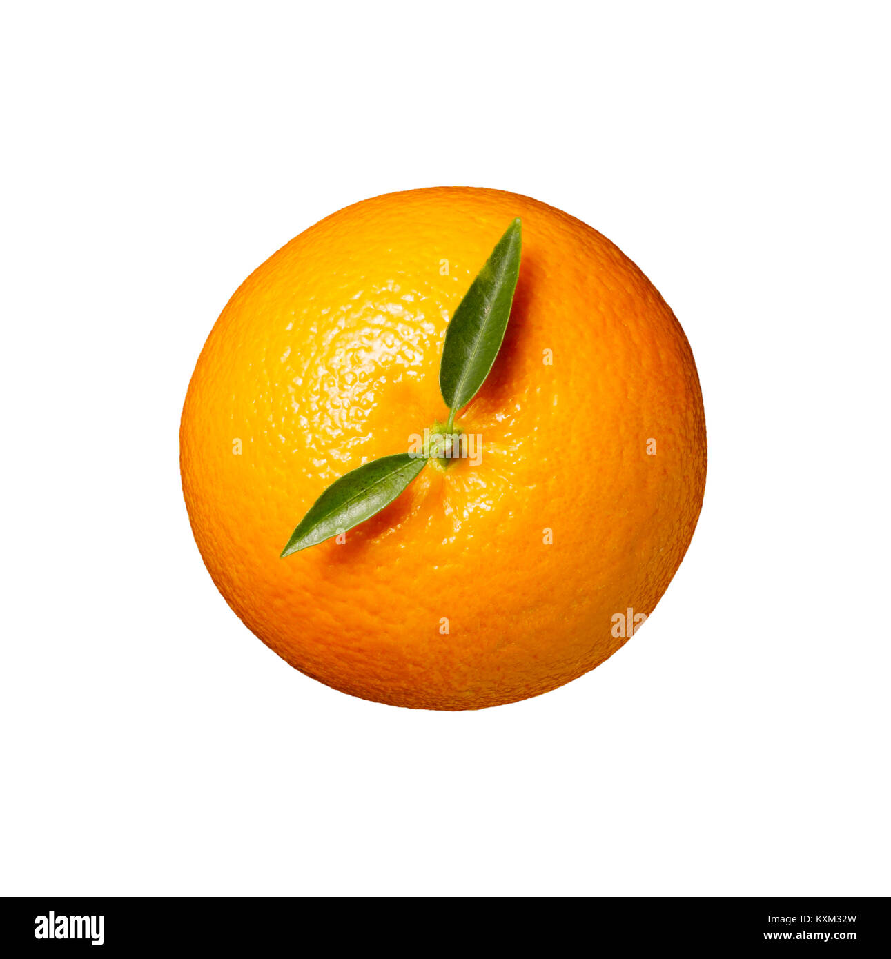 Découper un passage tiré d'un joli orange juteuse. Banque D'Images