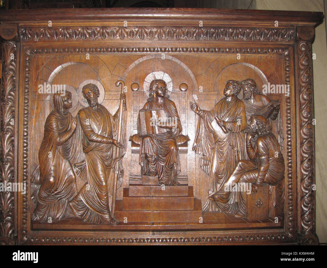 La chaire de la basilique Rosenkranz de Berlin montre Jésus, âgé de douze ans, enseignant dans le temple, mettant en valeur l'iconographie religieuse, la sculpture et l'artisanat artistique. Banque D'Images