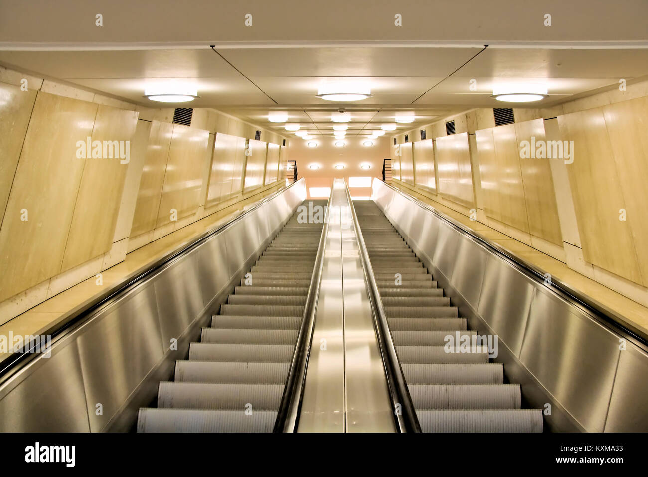 Intérieur moderne avec escalator. Banque D'Images