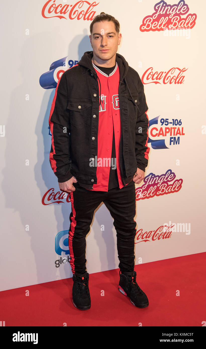 James Hype et Geoffrey Leigh du Capital au Jingle Bell Ball avec Coca-Cola au London's O2 Arena. Deux de nuit la vente de spectacles, mégastar à succès Ed Sheeran, Taylor Swift, l'Chainsmokers, Liam Payne, le script, Louisa, Matt Johnson, Terry Sigala, James Hype, Mabel, Stefflon Don et Big Shaq. Avec : James Hype Où : London, Royaume-Uni Quand : 10 Déc 2017 Crédit : Phil Lewis/WENN.com Banque D'Images