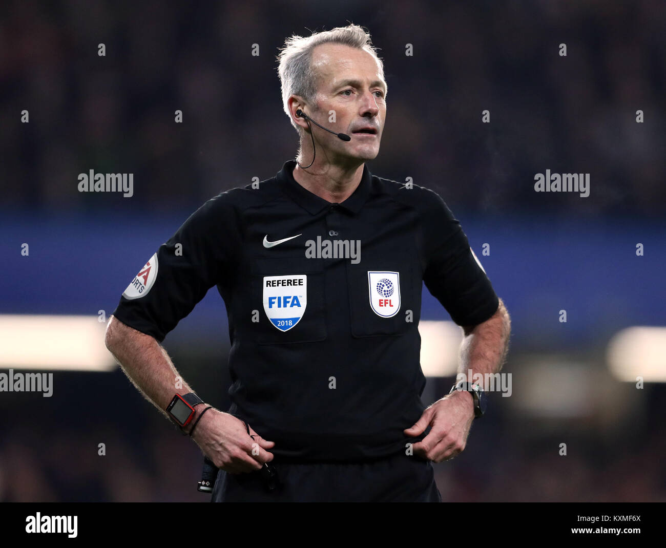 Au cours de l'arbitre Martin Atkinson Carabao Cup Semi Finale, premier match aller à Stamford Bridge, Londres. ASSOCIATION DE PRESSE Photo. Photo date : mercredi 10 janvier 2018. Histoire voir l'ACTIVITÉ DE SOCCER Chelsea. Crédit photo doit se lire : Adam Davy/PA Wire. RESTRICTIONS : EDITORIAL N'utilisez que pas d'utilisation non autorisée avec l'audio, vidéo, données, listes de luminaire, club ou la Ligue de logos ou services 'live'. En ligne De-match utilisation limitée à 75 images, aucune émulation. Aucune utilisation de pari, de jeux ou d'un club ou la ligue/dvd publications. Banque D'Images