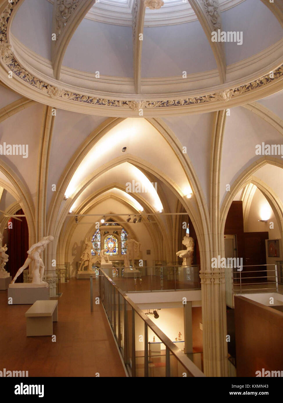 Museo de Reproducciones Artísticas est un musée situé à Bilbao, en Espagne, présentant une gamme de reproductions artistiques et d'objets culturels, logé dans l'ancienne église du Sacré-cœur de Marie. Banque D'Images