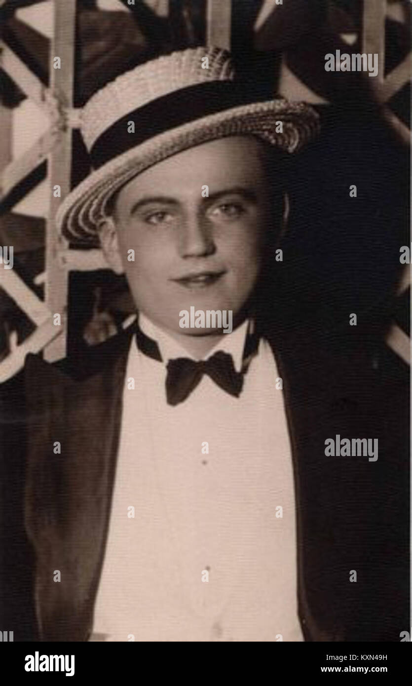 Apáthi Imre (début des années 1930) est un artiste hongrois connu pour ses œuvres du début du XXe siècle. Son style reflète des éléments de l'expressionnisme et du modernisme, avec une intensité émotionnelle et des couleurs vives qui ont marqué la scène artistique hongroise au cours de cette période. Banque D'Images