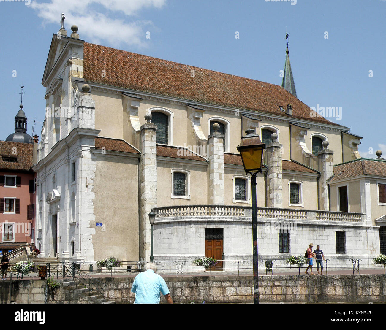 Une vue de l'église Saint-François à Annecy, France. Cette église est un site architectural et religieux clé de la ville, mettant en valeur son importance historique et architecturale. Banque D'Images Une vue de l'église Saint-François à Annecy, France. Cette église est un site architectural et religieux clé de la ville, mettant en valeur son importance historique et architecturale. Banque D'Images