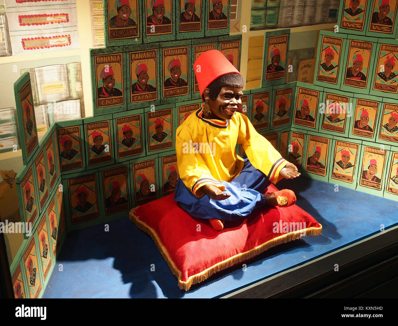 L'exposition Banania cacao au Musée des automates illustre l'image de marque historique, l'imagerie publicitaire et la signification culturelle du produit français. Banque D'Images