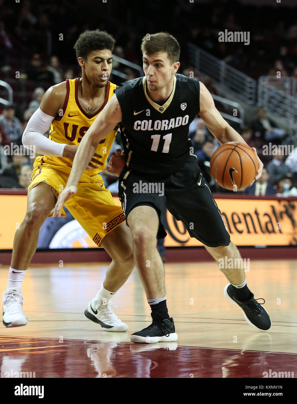 Los Angeles, CA, USA. 10 janvier, 2018. Colorado Buffaloes guard Lazar Nikolic (11) conduite dans la peinture lors du Colorado Buffaloes vs USC Trojans à Galen Center le 10 janvier 2018. (Photo par Jevone Moore/Cal Sport Media) Credit : csm/Alamy Live News Banque D'Images