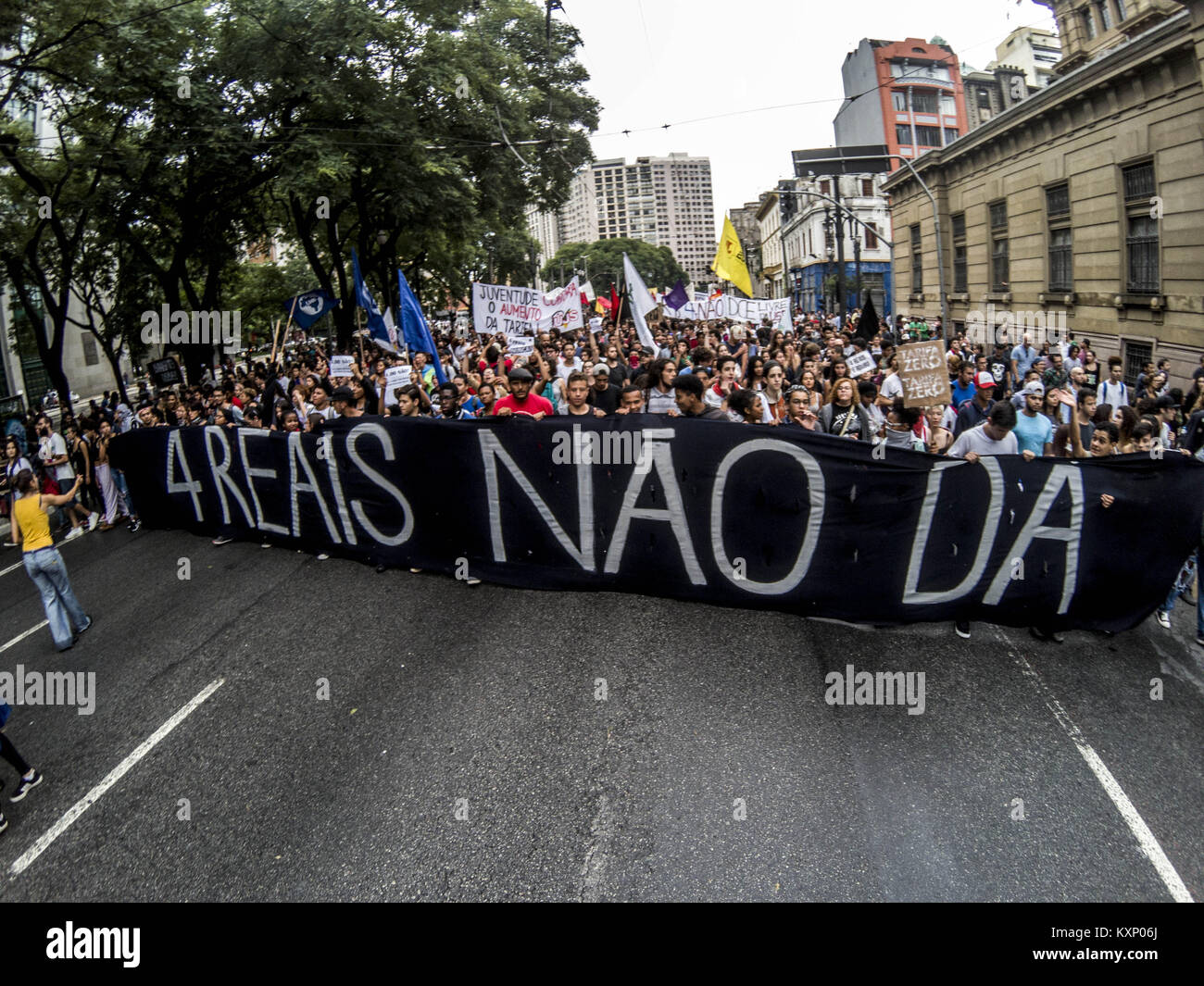 Sao Paulo, Brésil. 11 janvier, 2017. Les étudiants protestent contre la hausse du tarif de transport à Sao Paulo, Brésil le 11 janvier 2018. Credit : Cris Faga/ZUMA/Alamy Fil Live News Banque D'Images