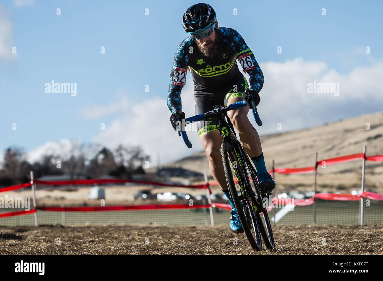 Reno, Nevada, USA. Jan 11, 2018. JAKE WELLS, # 326, promenades seul devant plus de 55 autres concurrents au cours de la maîtrise des hommes, l'âge de 40-44, de la division au cours de l'USA Cycling Championnats nationaux de cyclocross à Rancho San Rafael Park à Reno, Nevada, le Jeudi, Janvier 11, 2018. Credit : Tracy Barbutes/ZUMA/Alamy Fil Live News Banque D'Images