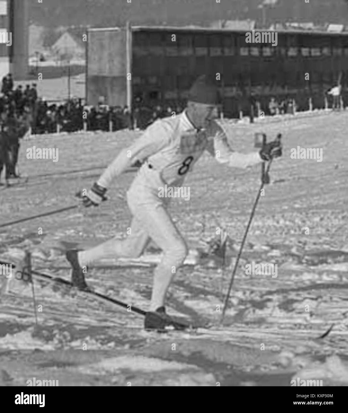 Cette photographie représente Bruno Åvik lors des Jeux olympiques d'hiver de Grenoble 1968, illustrant sa participation à des épreuves de ski de fond et l'environnement sportif olympique. Banque D'Images