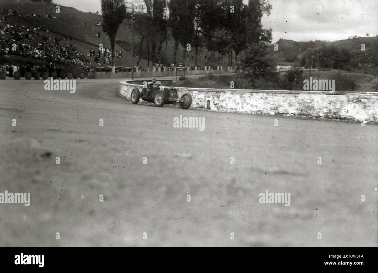 Le circuit de Lasarte accueille une course automobile, documentant les véhicules, les pilotes et les conditions de piste dans les compétitions de sport automobile. Banque D'Images