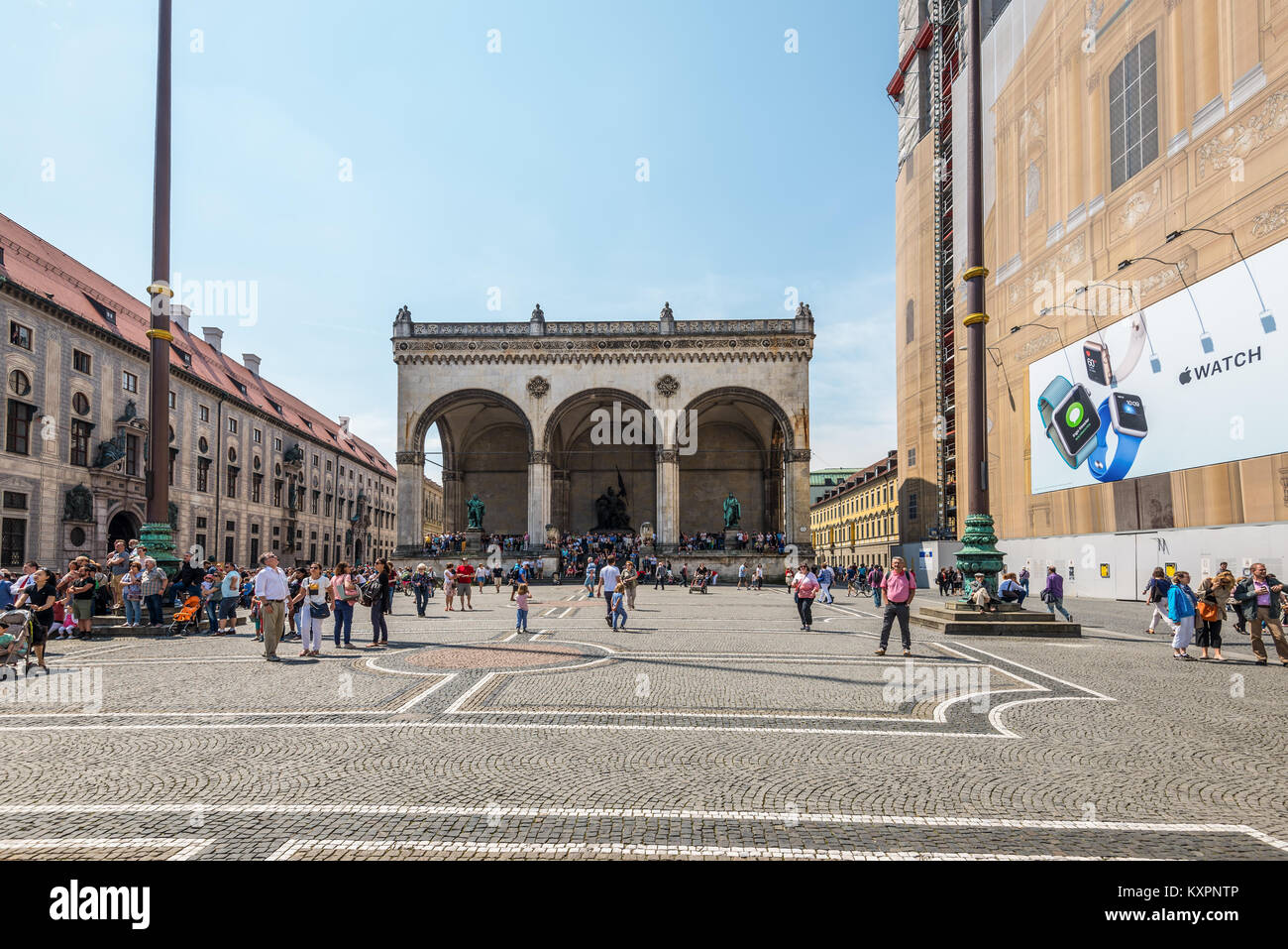 Munich, Allemagne - Mai 29, 2016 : en face de Field Marshall's Hall (Feldherrnhalle), une loggia monumentale sur l'Odeonsplatz à Munich, B Banque D'Images
