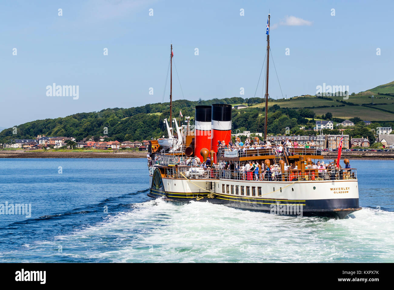 Le bateau à vapeur Waverley, au départ de la ville de Largs sur le Firth of Clyde, North Ayrshire, Scotland UK Banque D'Images