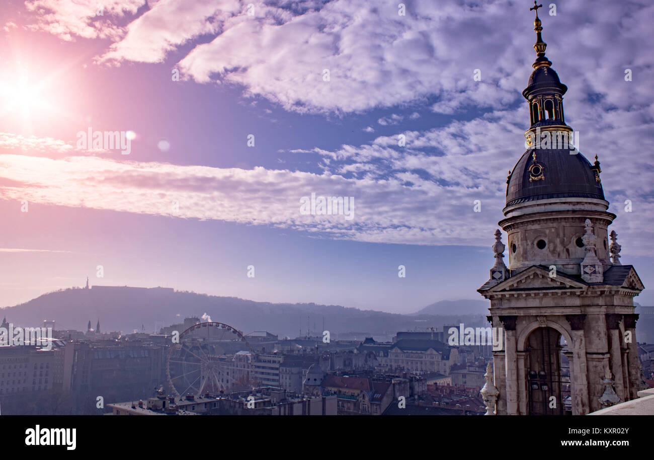 La tour de la cathédrale St Stephan et vue sur le centre-ville de Budapest, Hongrie Banque D'Images