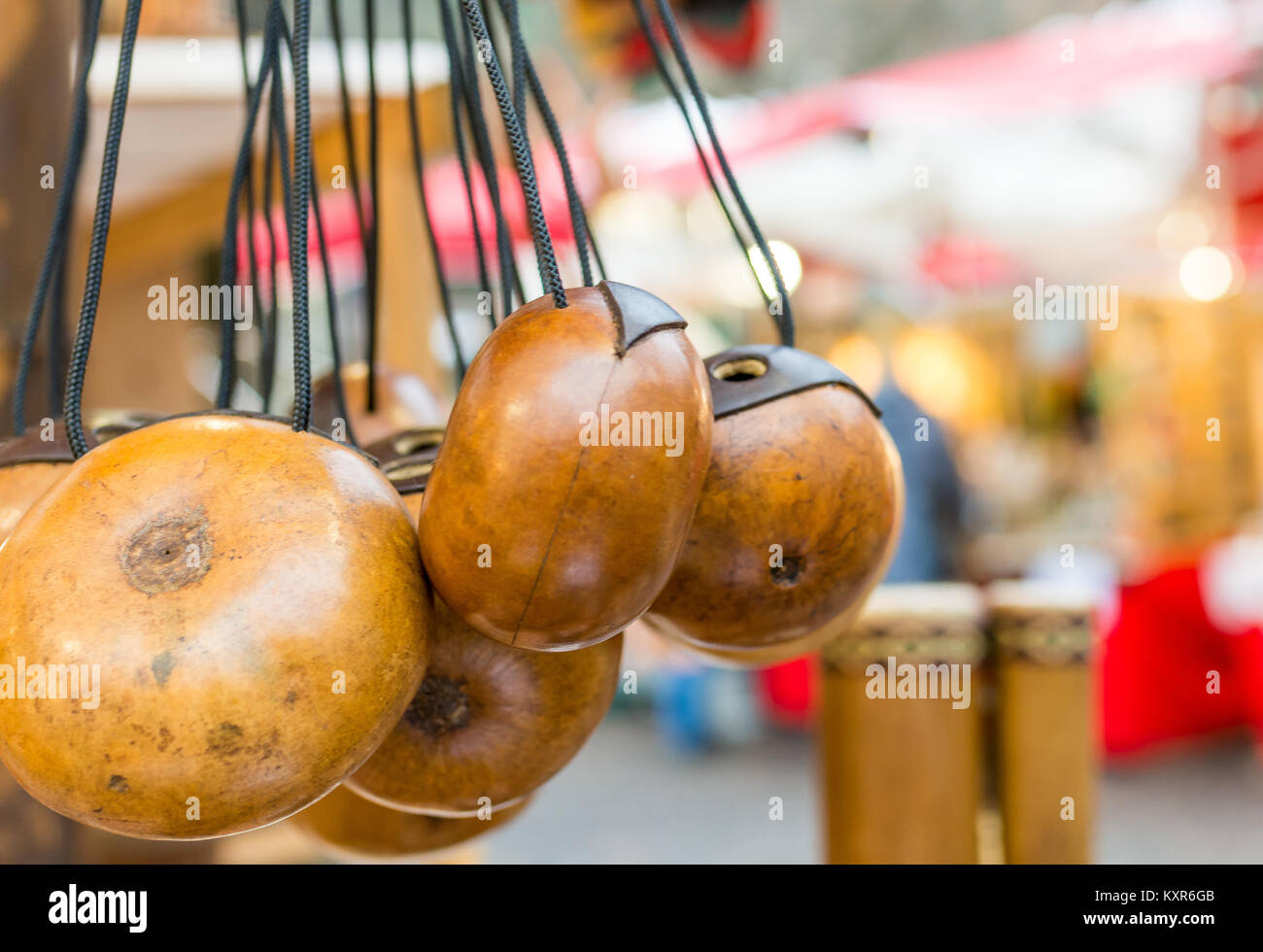 Castagnettes espagnoles. Close up of brown castagnettes, instruments de musique, rythme marqueur. Banque D'Images