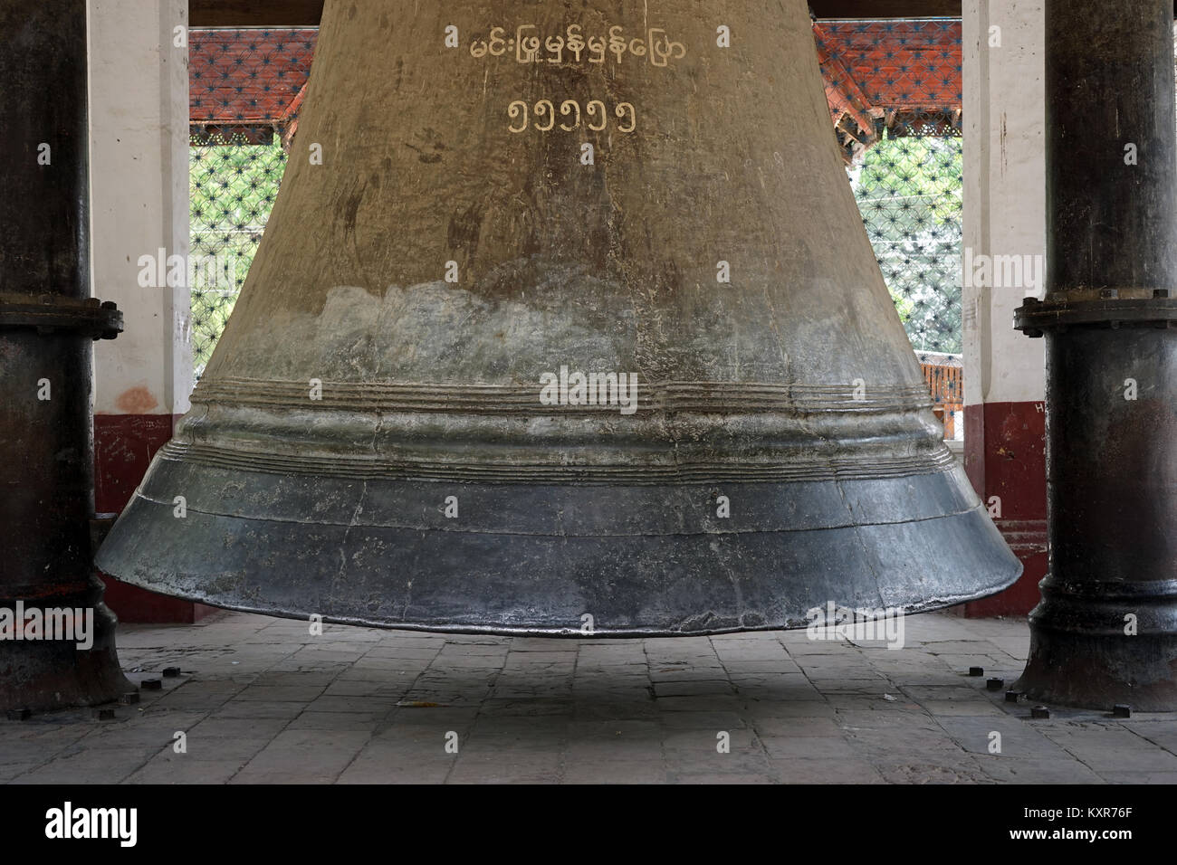 MANDALAY, MYANMAR - CIRCA AVRIL 2017 Mingun bell Banque D'Images