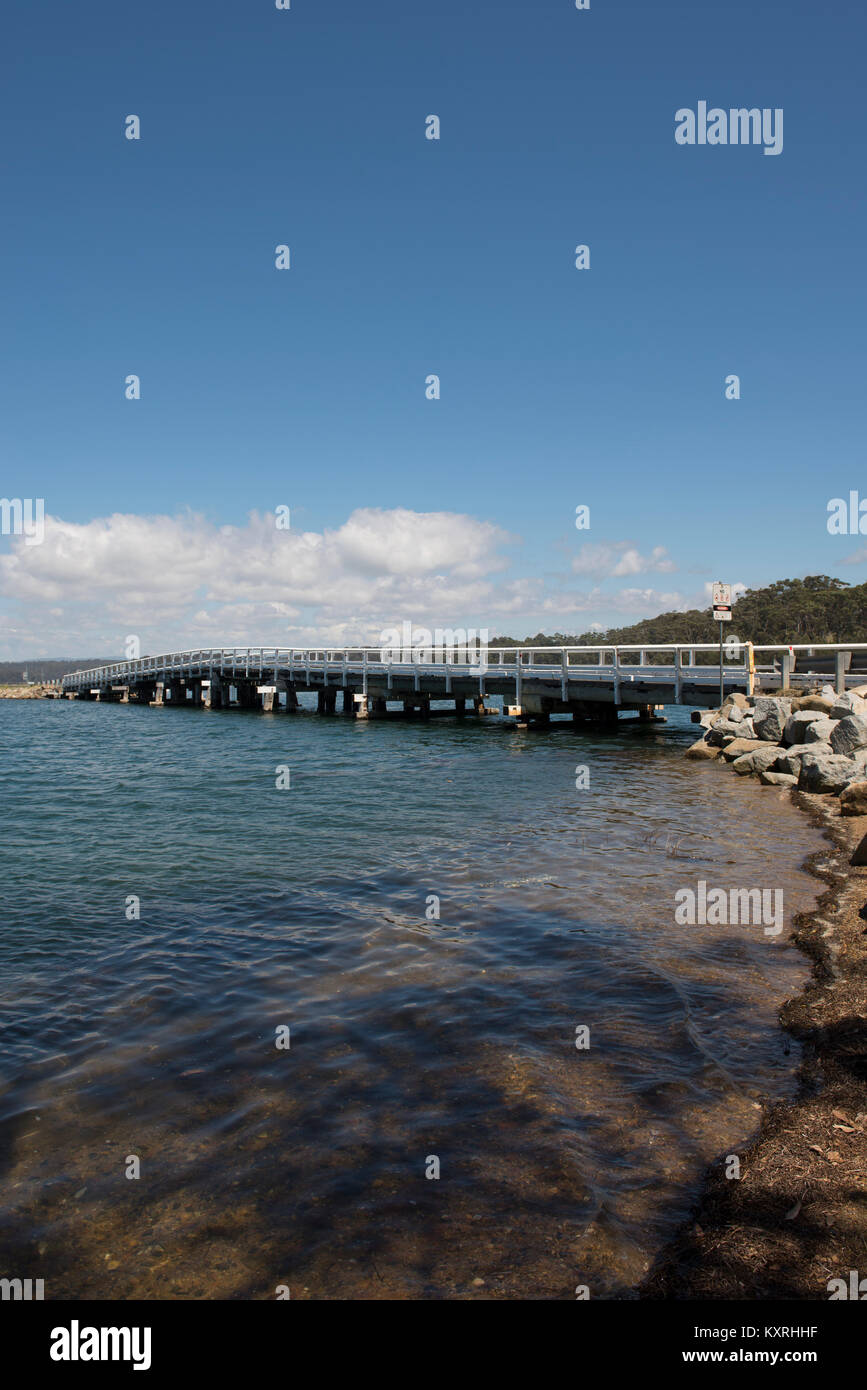 Le centre historique, le pont du lac Wallaga en Nouvelle Galles du Sud, Australie. Il a été construit pour les agriculteurs d'accéder aux quais de Bermagui pour expédier des marchandises à Sydney. Banque D'Images