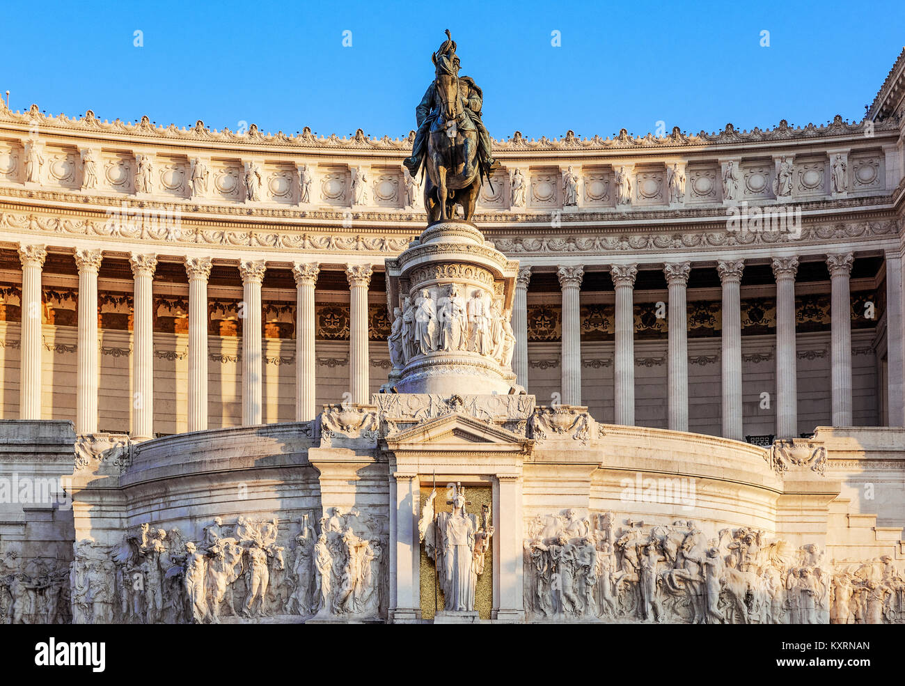 Monumento a Vittorio Emanuele II, Via del Teatro di Marcello, Rome, Italie. Banque D'Images