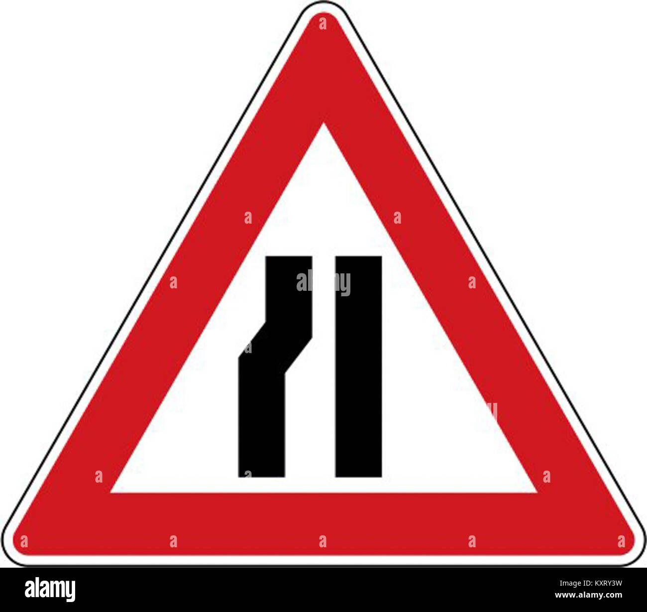 Photographie documentant un accident de la route en République tchèque, montrant un véhicule renversé sur le bord de la route. L'image reflète les incidents de sécurité routière et de transport modernes. Banque D'Images