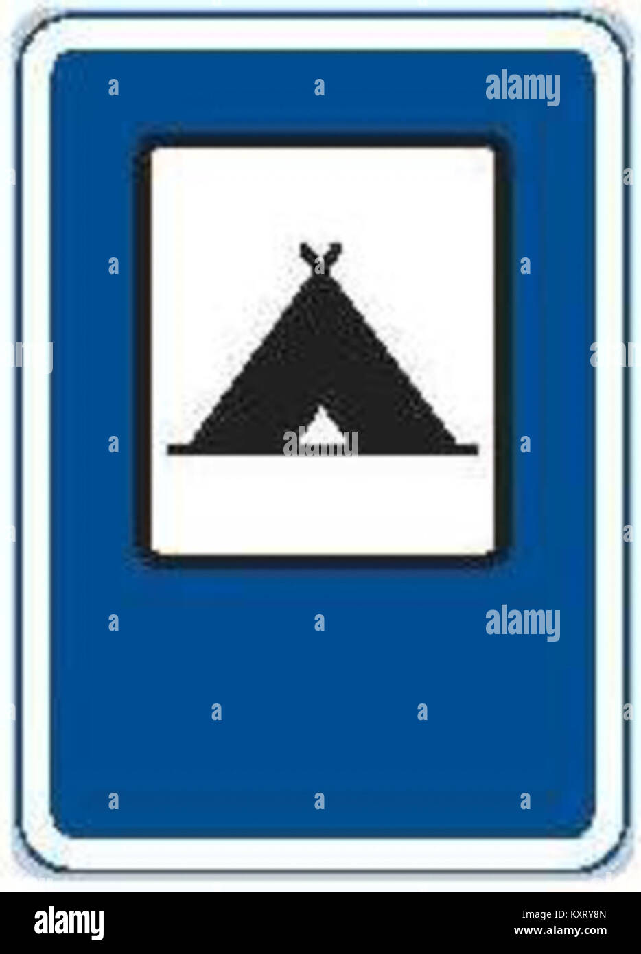 Le terme « Tábořiště pro stany » désigne un camping réservé aux tentes en République tchèque, offrant un espace et des installations pour un hébergement temporaire en plein air. Banque D'Images