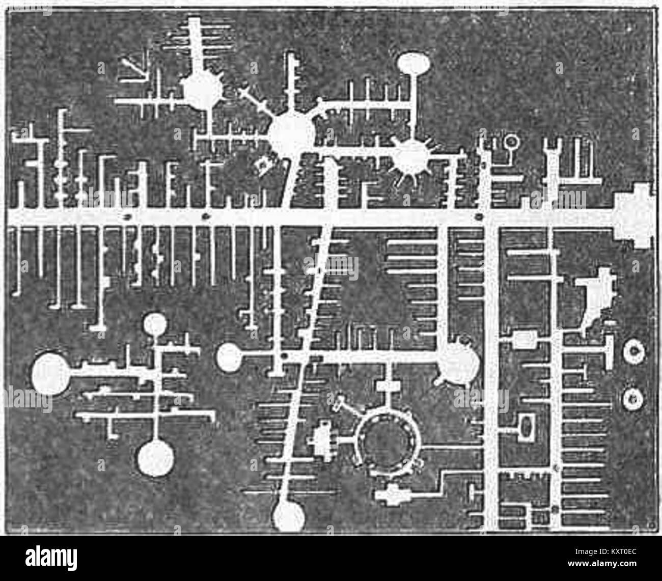 Illustration du plan de l'Encyclopédie Britannica de 1911 montrant la disposition des catacombes de Saint-Jean à Syracuse, Sicile, mettant en évidence les chambres funéraires souterraines et les passages. Banque D'Images