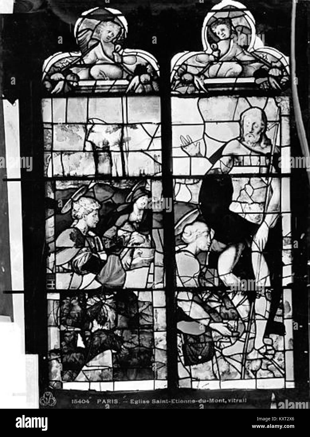 Photographie du vitrail 'apparition du Christ' de l'Eglise Saint-Etienne-du-Mont, Paris, documentant l'iconographie religieuse et le patrimoine architectural. Banque D'Images