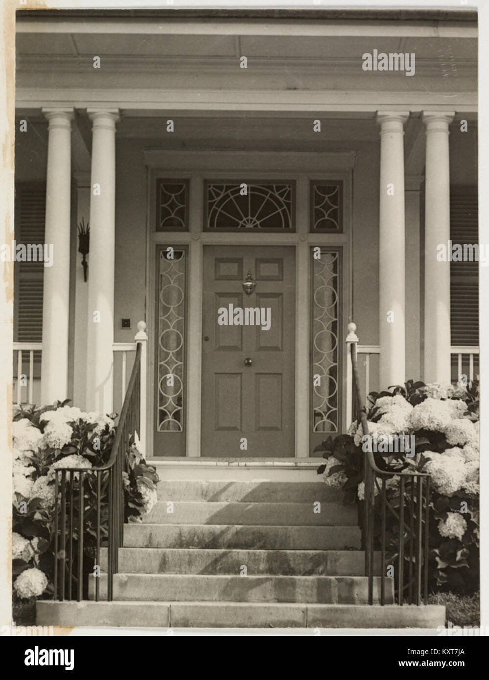 Une photographie montrant l'entrée d'Eryldene, une maison historique et un jardin en Nouvelle-Galles du Sud, en Australie, connue pour son architecture et son patrimoine culturel de style néo-géorgien. Banque D'Images