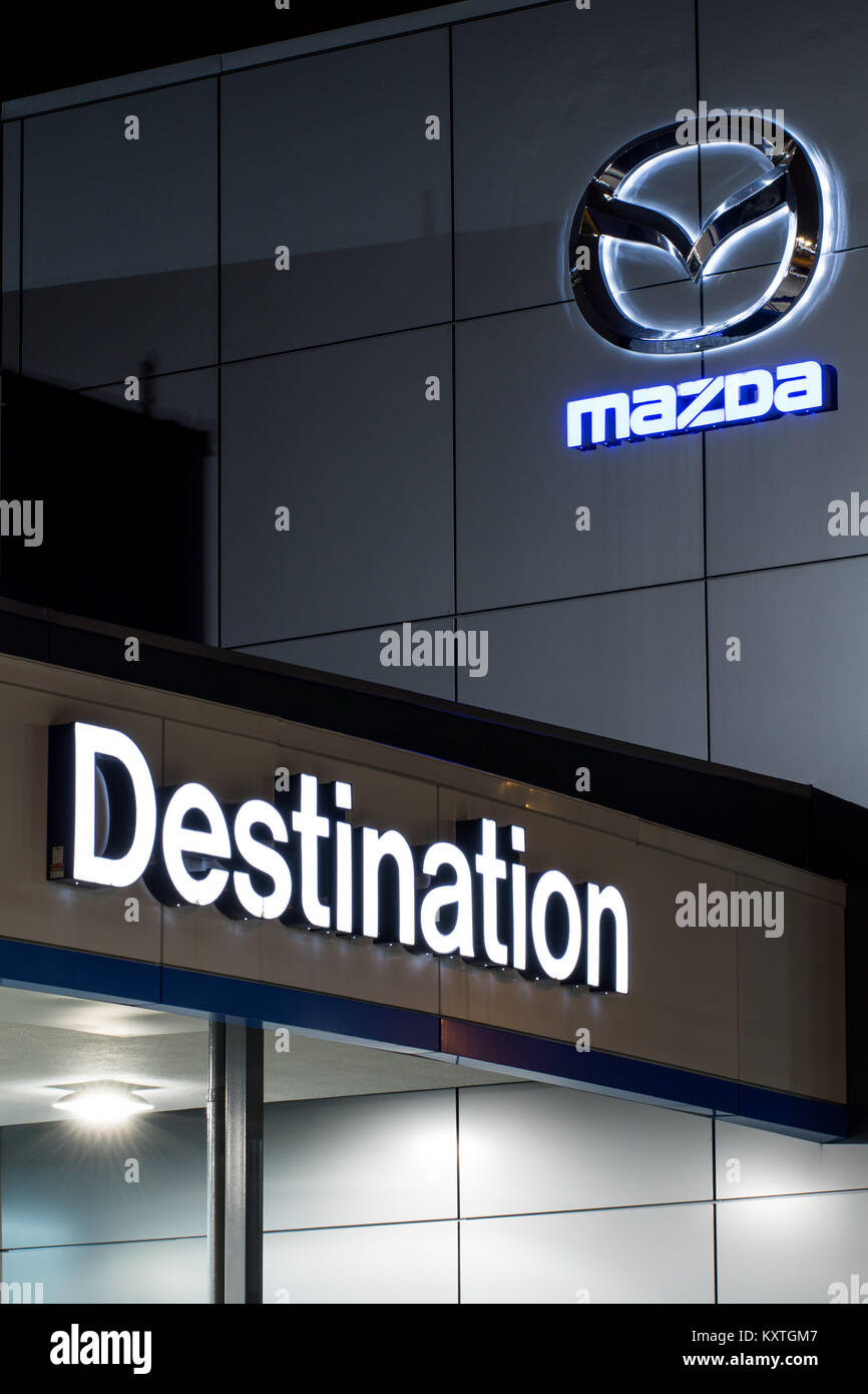 Vancouver. Canada - Janvier 9, 2018 : Mazda logo sur la façade de l'office de revendeur officiel. Mazda Motor Corporation est une marque automobile japonaise, de l'automobile m Banque D'Images