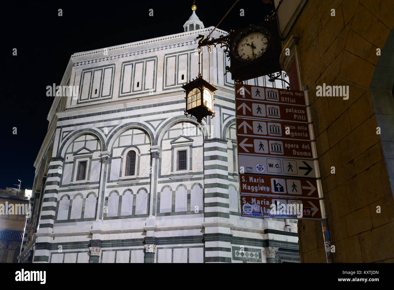 Le baptistère à Florence Italie dans la nuit Banque D'Images