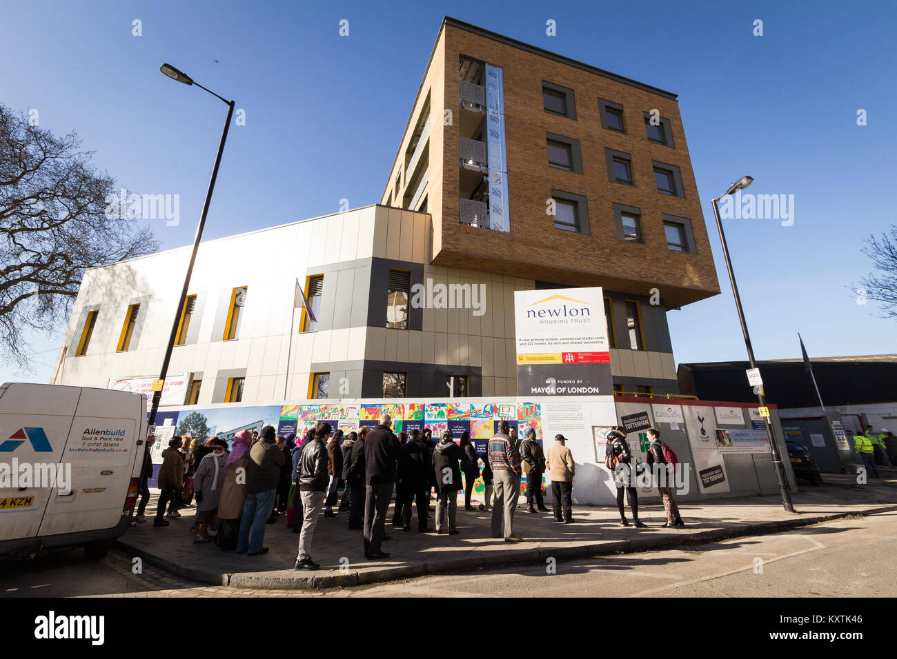 Newlon Housing Trust le développement - nouvelle école primaire, unités de démarrage commercial & homes à louer et la propriété partagée, Tottenham, London Borough of Ha Banque D'Images