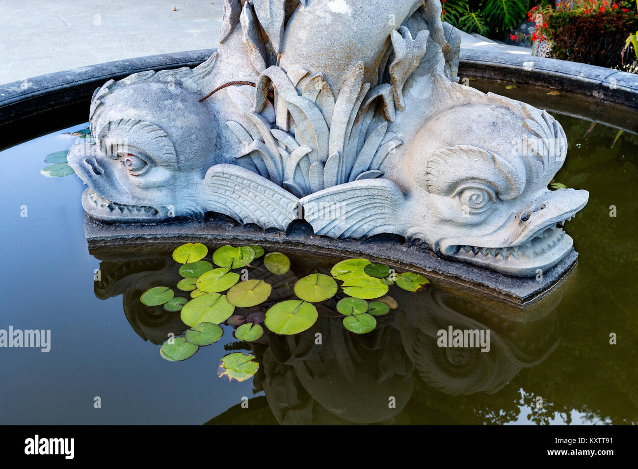 Détail de la fontaine du Triton, dans le Palais Monseratte, une villa aux allures exotiques situé près de Sintra, Portugal Banque D'Images