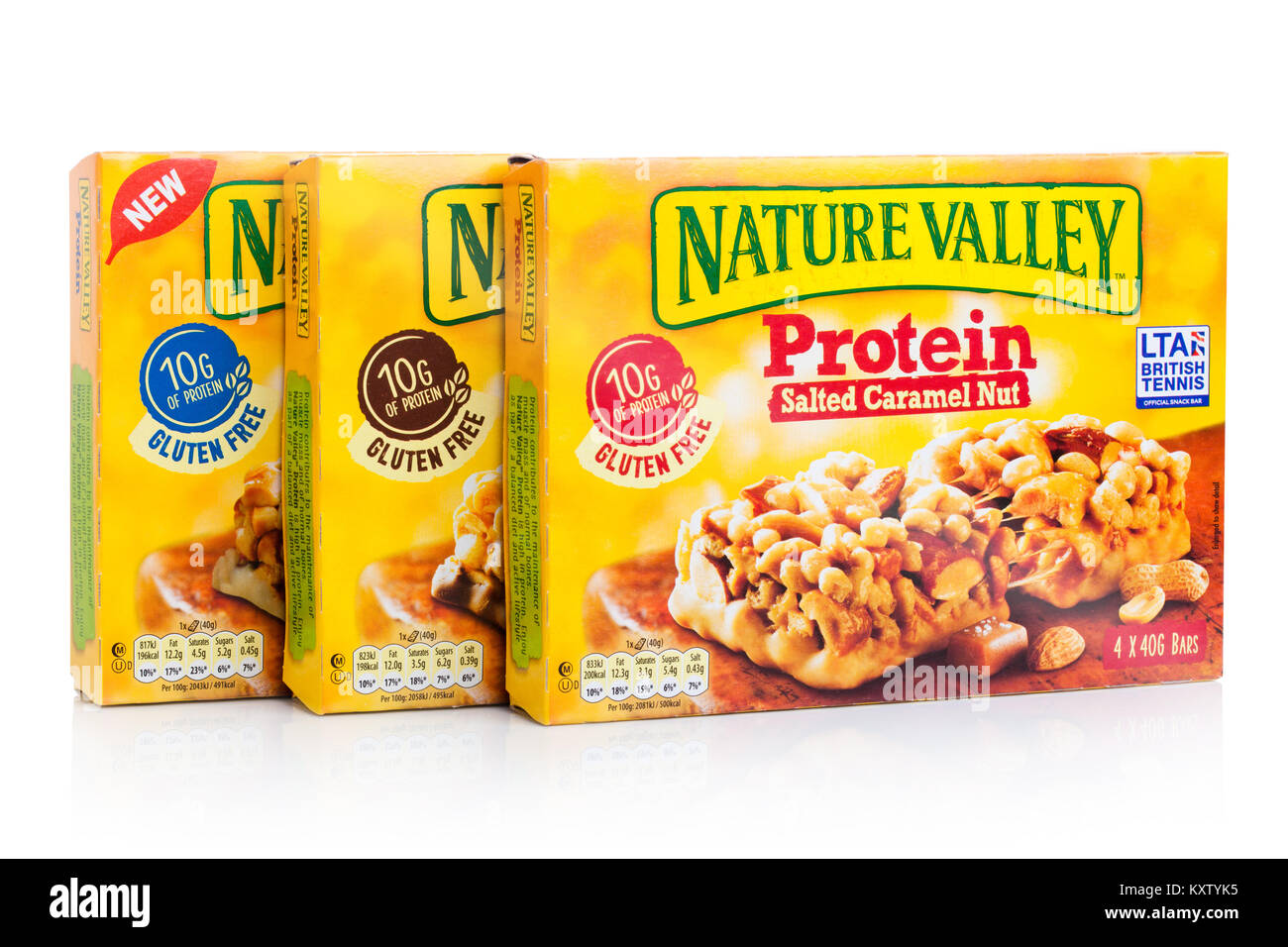 Londres, UK - janvier 02, 2018 : Nature Valley granola croquant barres protéinées dans une boîte avec sur fond blanc. La vallée de la nature est une marque de General Mills Banque D'Images