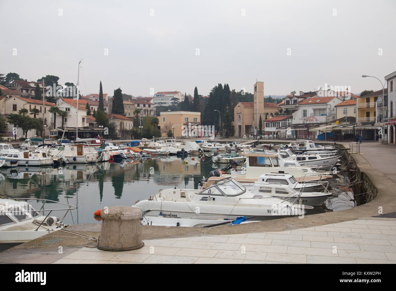 Malinska ville dans la partie nord-ouest de l'île de Krk en Croatie Banque D'Images