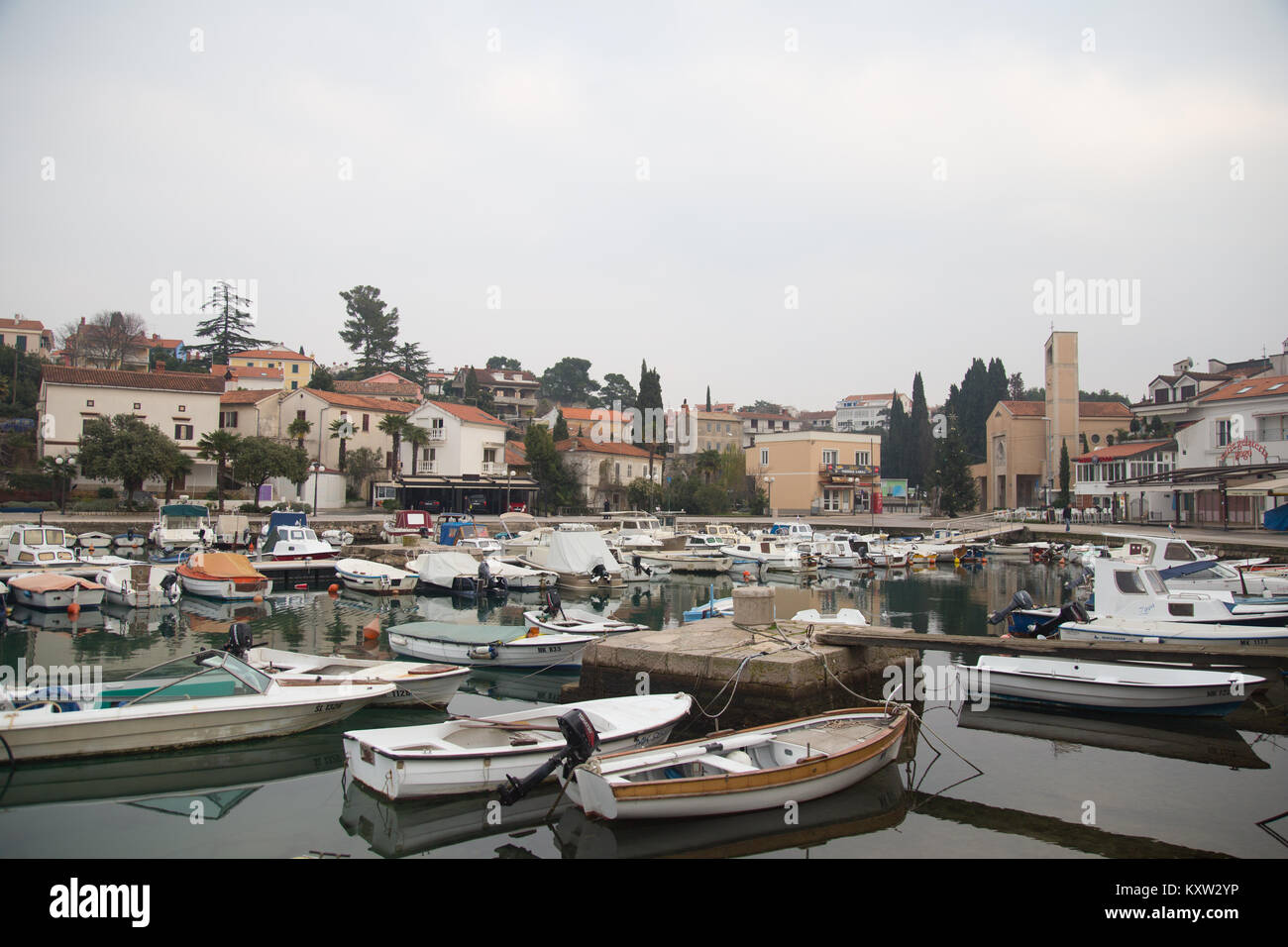 Malinska ville dans la partie nord-ouest de l'île de Krk en Croatie Banque D'Images