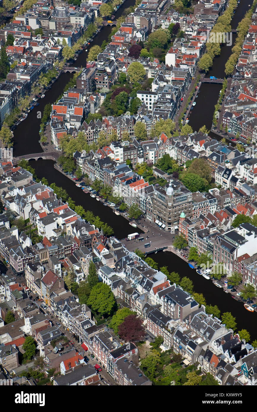 Les Pays-Bas, Amsterdam, Antenne de centre-ville avec des maisons du xviie siècle et les canaux. Unesco World Heritage Site. Banque D'Images