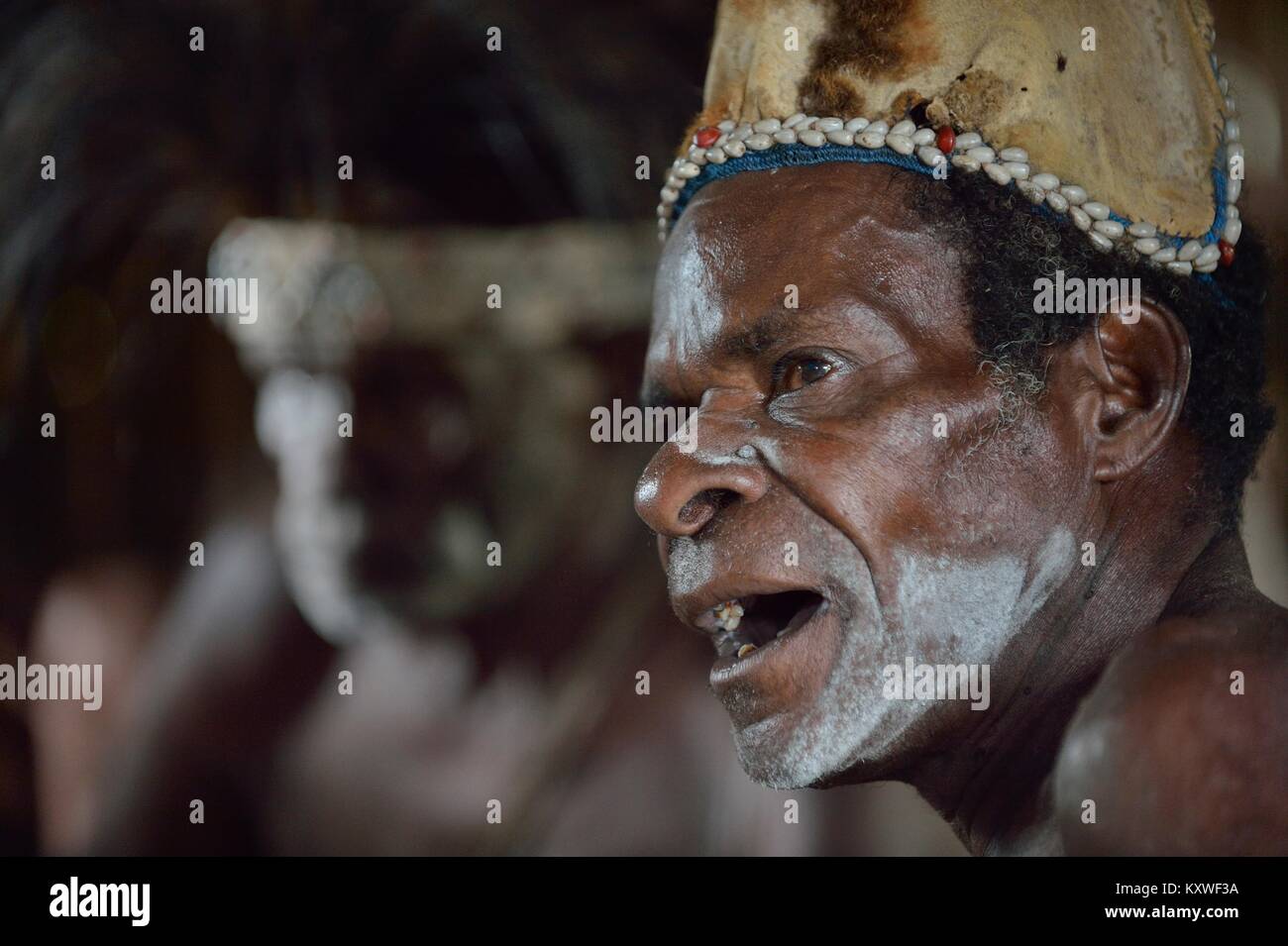 Portrait d'un homme de la tribu de peuple Asmat dans le rituel du maquillage. Nouvelle Guinée. 23 mai, 2016 Banque D'Images