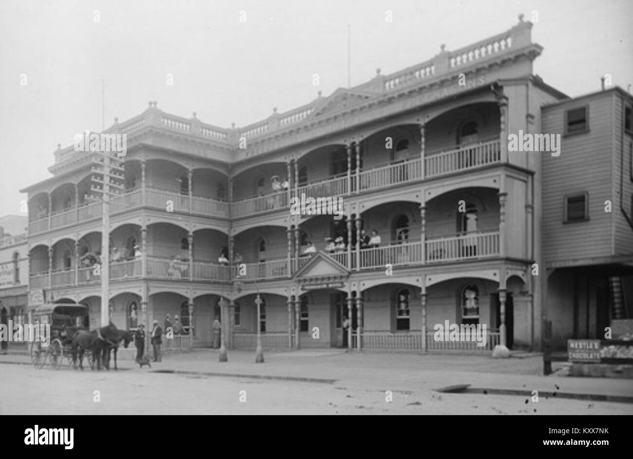L'historique Freemason's Hotel, Albany à Albany, en Australie occidentale, est un grand bâtiment du XIXe siècle qui a servi d'hébergement et de lieu social de premier plan ; son architecture présente de grandes vérandas et des maçonneries en pierre typiques de cette époque. Banque D'Images
