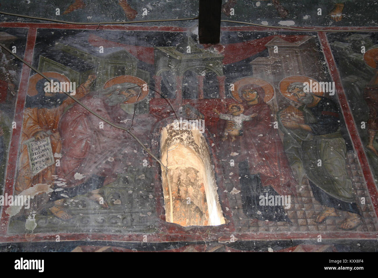 Les fresques de l’église Nicolas de Varos représentent les traditions artistiques orthodoxes d’Europe de l’est, illustrant des thèmes religieux et le patrimoine culturel à travers des fresques médiévales. Banque D'Images