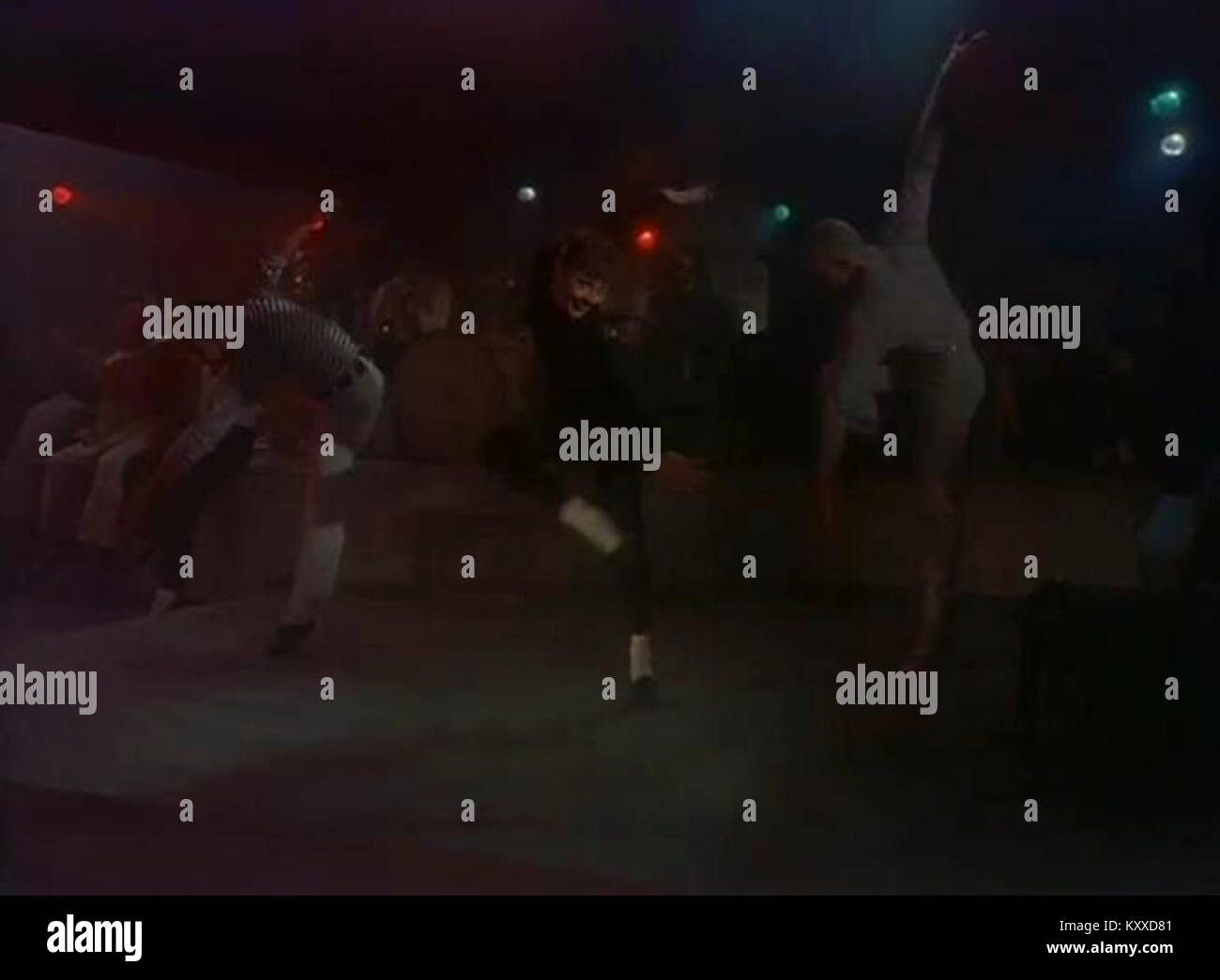 La bande-annonce du film comique romantique musical américain de 1957 « Funny face » réalisé par Stanley Donen et mettant en vedette Audrey Hepburn et Fred Astaire montre sa coupe promotionnelle en se concentrant sur les scènes de magazines de mode, les lieux de New York et Paris et les numéros musicaux. Banque D'Images