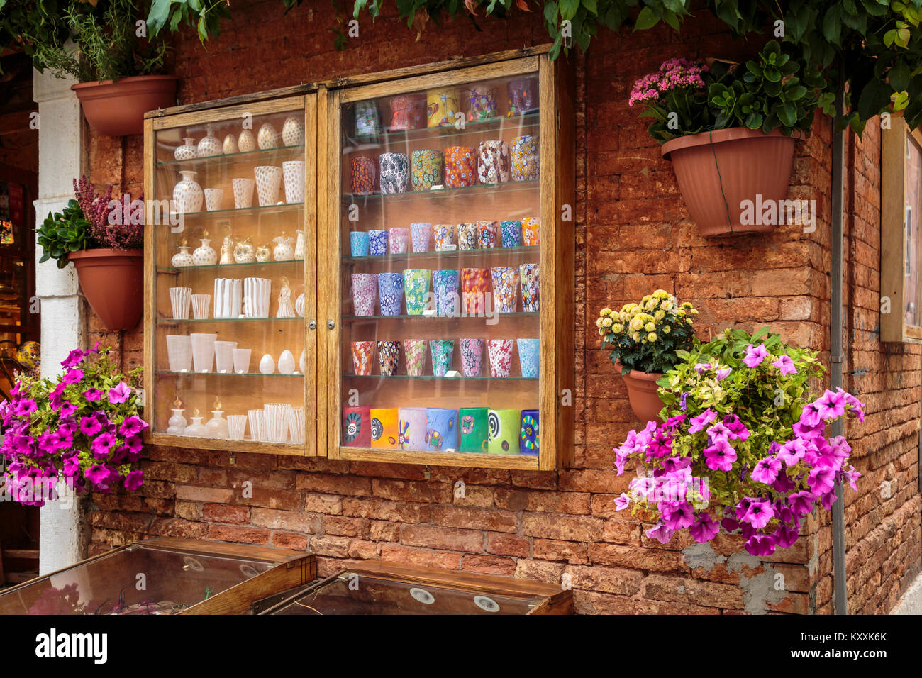 Un extérieur décoratif shop en Vénétie, Venise, Italie, Europe. Banque D'Images