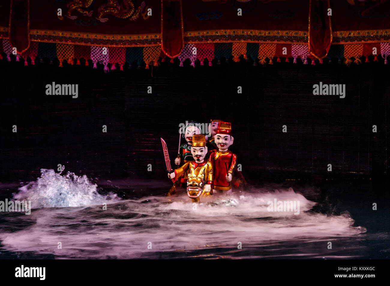 Marionnettes traditionnelles, spectacle de marionnettes sur l'eau, Thang Long Théâtre de Marionnettes, Hanoi, Vietnam Banque D'Images