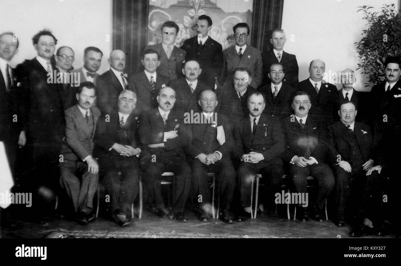 Image historique montrant l'activité des journalistes ou des médias à Tchernivtsi (Cernauti), en Ukraine, au cours des années 1930, mettant en évidence la presse et la communication dans la région de Bucovine pendant l'entre-deux-guerres. Banque D'Images