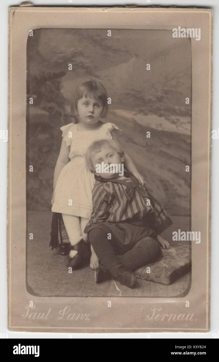 Eveline koos venna Felix Frankiga Pernaus 1895. un (Pärnu) - Eveline avec son frère Felix Frank en 1895 à Pernau (Pärnu) (9083332024) Banque D'Images