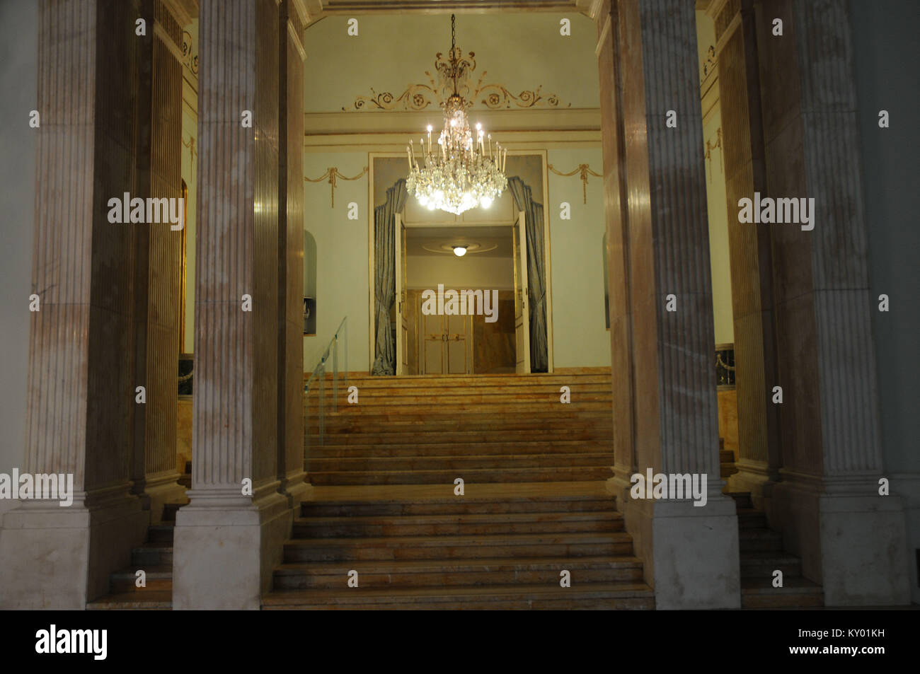 Escalier, entrée privée, le Théâtre San Carlo, 2013, Napolis, Italie. Banque D'Images
