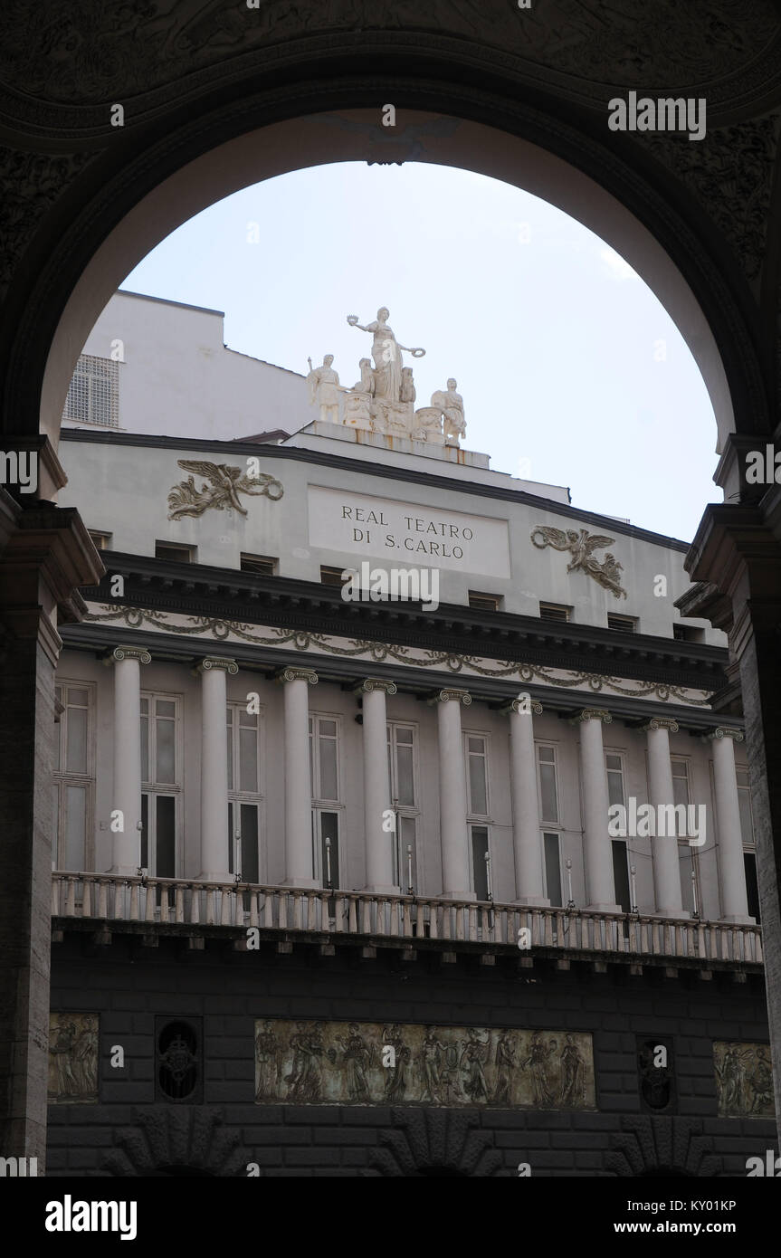 Façade, le Théâtre San Carlo, 2013, Napolis, Italie. Banque D'Images