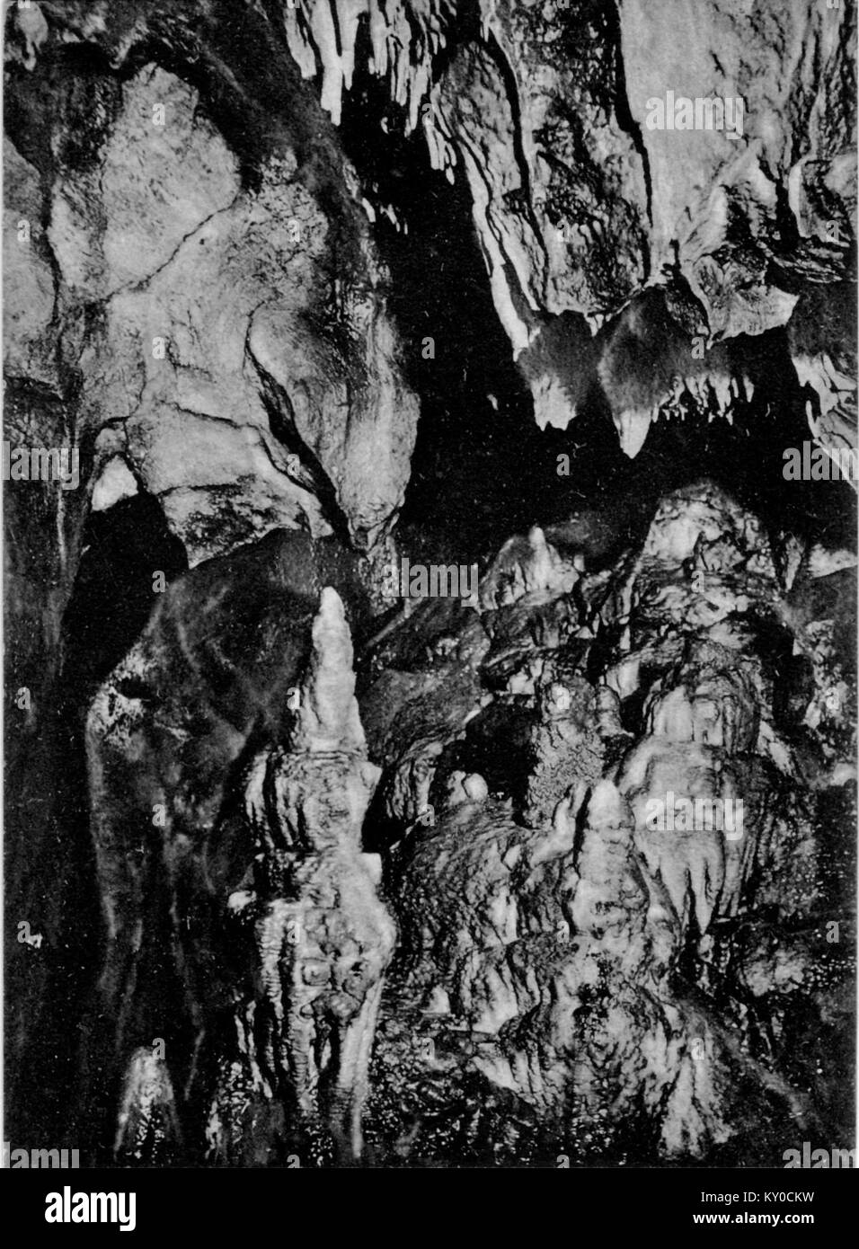 Carte postale historique des grottes de Mladeč-cropped Banque D'Images