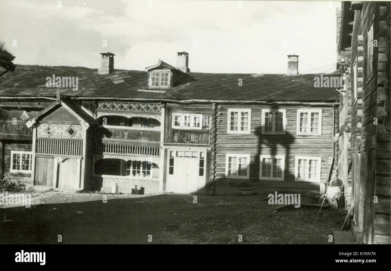 Une photographie de Høkenstad à Oppland, Norvège, représentant le paysage culturel et historique du village et documentant son patrimoine dans le cadre des archives régionales. Banque D'Images