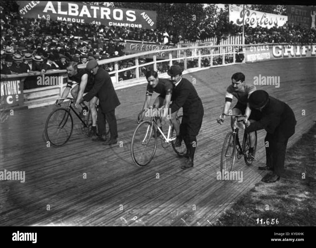 Finale du Grand prix de l'U. C. F. 9 octobre 1910 Friol , Dupuy, Ellegaard Banque D'Images